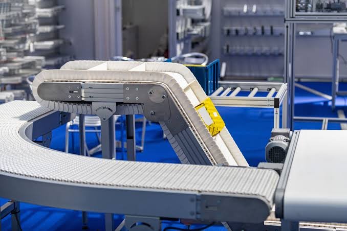 Automated conveyor system integrated with industrial machinery